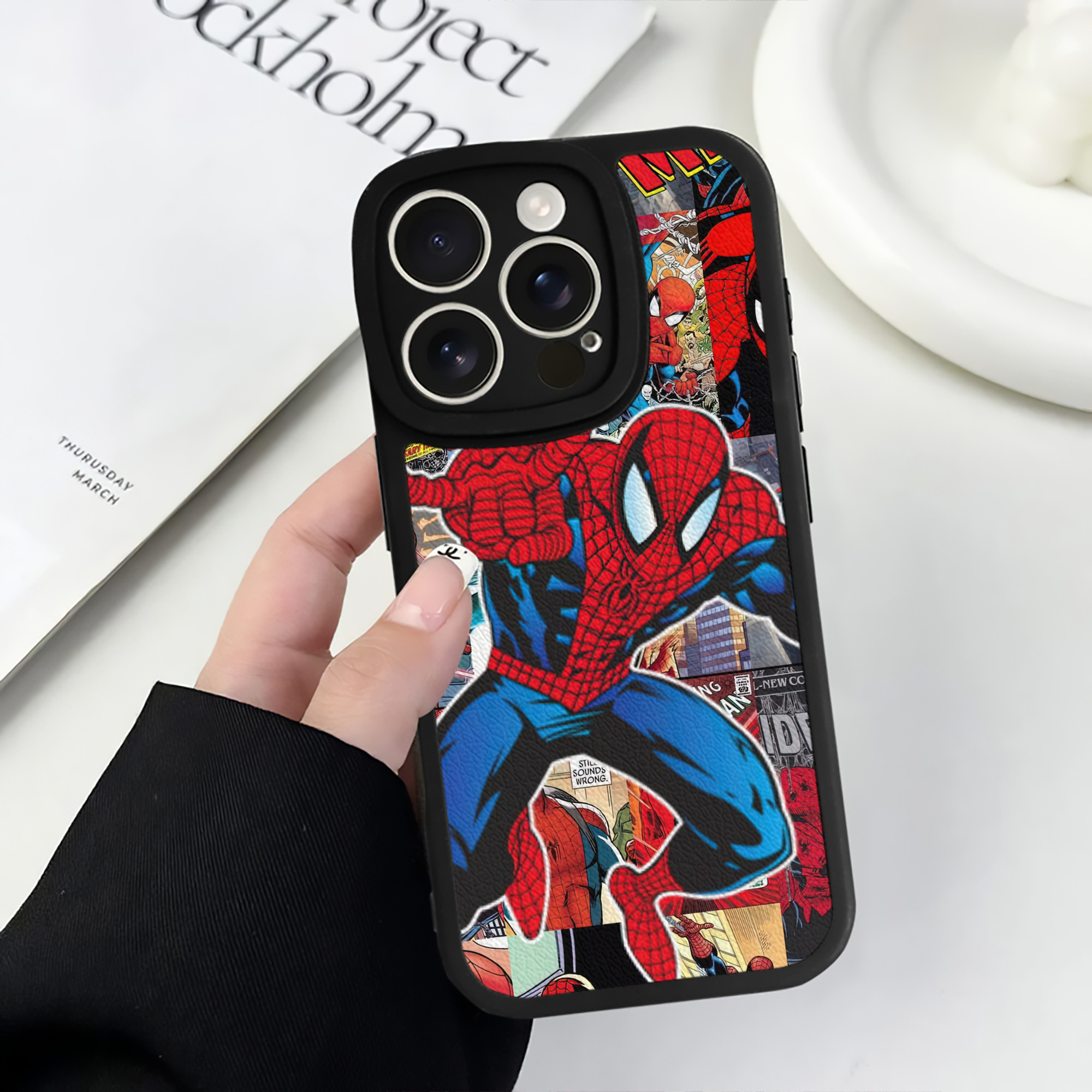 Spider Man スパイダーマン 【iPhone 16シリーズ対応】シリコンスマホケース（レザー調） 材質：シリコン